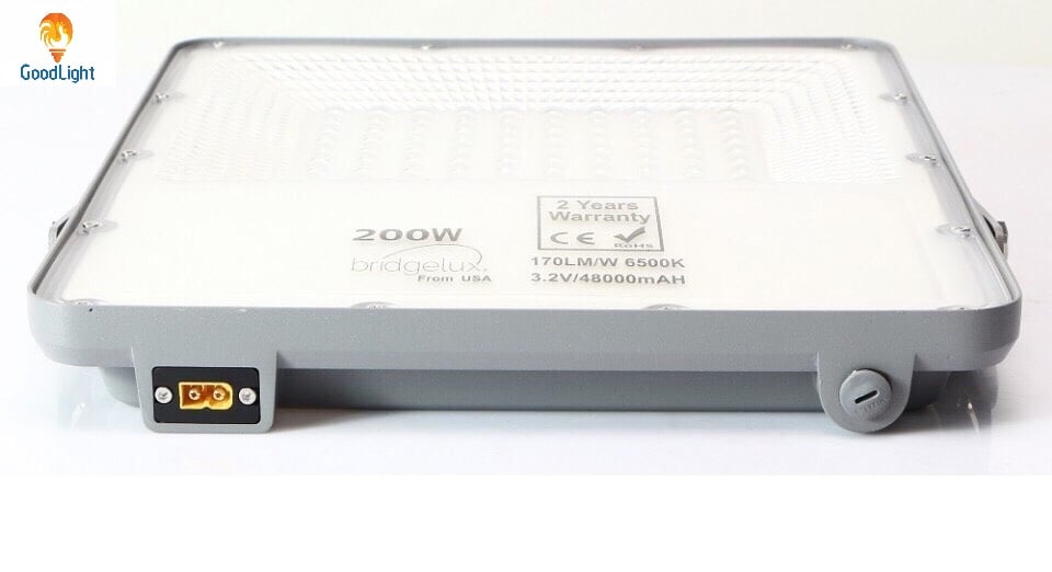 đèn-pha-led-năng-lượng-chất-lượng